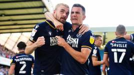 FC Millwall; Scott Malone und Jed Wallace feiern Treffer gegen Blackburn