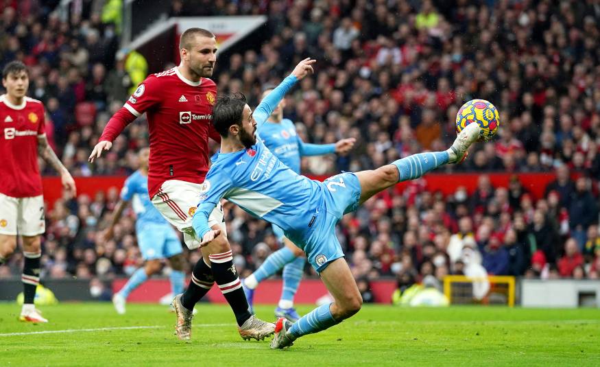 Manchester Citys Bernardo Silva schoss das zweite Tor gegen Manchester United (06.11.2021)