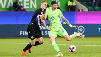 Amos Pieper und Wout Weghorst Wolfsburg gegen Bielefeld