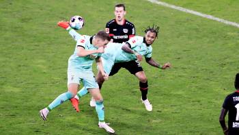 Bayer Leverkusen gegen Borussia Mönchengladbach; Hinspiel; Valentino Lazaro, Scorpion-Kick