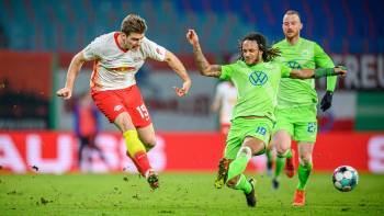 RB Leipzig gegen VFL Wolfsburg; DFB-Pokal-Viertelfinale; Alexander Sørloth und Kevin Mbabu