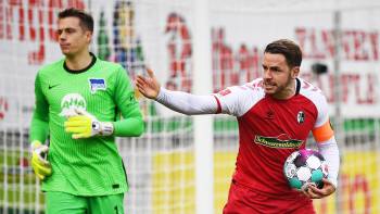 SC Freiburg gegen Hertha BSC; Hinspiel (4:1); Alexander Schwolow und Christian Günter