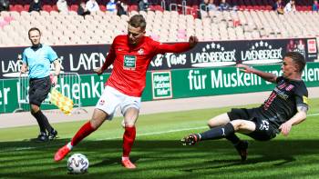1. FC Kaiserslautern gegen Hallescher FC (3:1); Philipp Hercher und Janek Sternberg