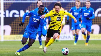 Borussia Dortmund gegen TSG 1899 Hoffenheim (2:2); Ihlas Bebou und Thomas Delaney