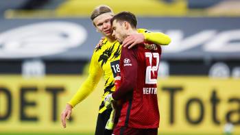 Hertha gegen Dortmund; Erling Håland und Rune Jarstein; Bundesliga; 13.03.2021