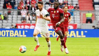 Bayern gegen Köln; Mark Uth und Dayot Upamecano am 22.08.2021
