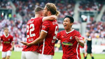 Stuttgart gegen Freiburg; Roland Sallai, Lucas Höler und Woo-yeong Jeong am 28.08.2021